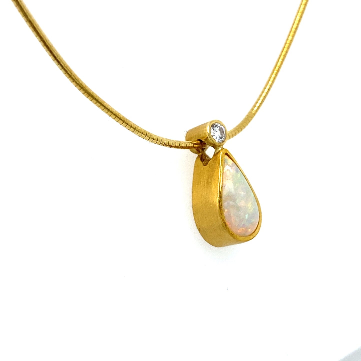 Gelbgold Kette mit Brillant und Opal
