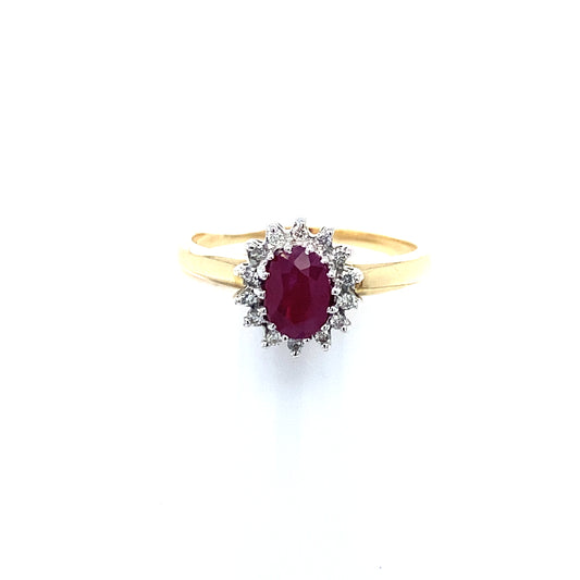 Ring aus Gelbgold mit Brillanten und Rubin