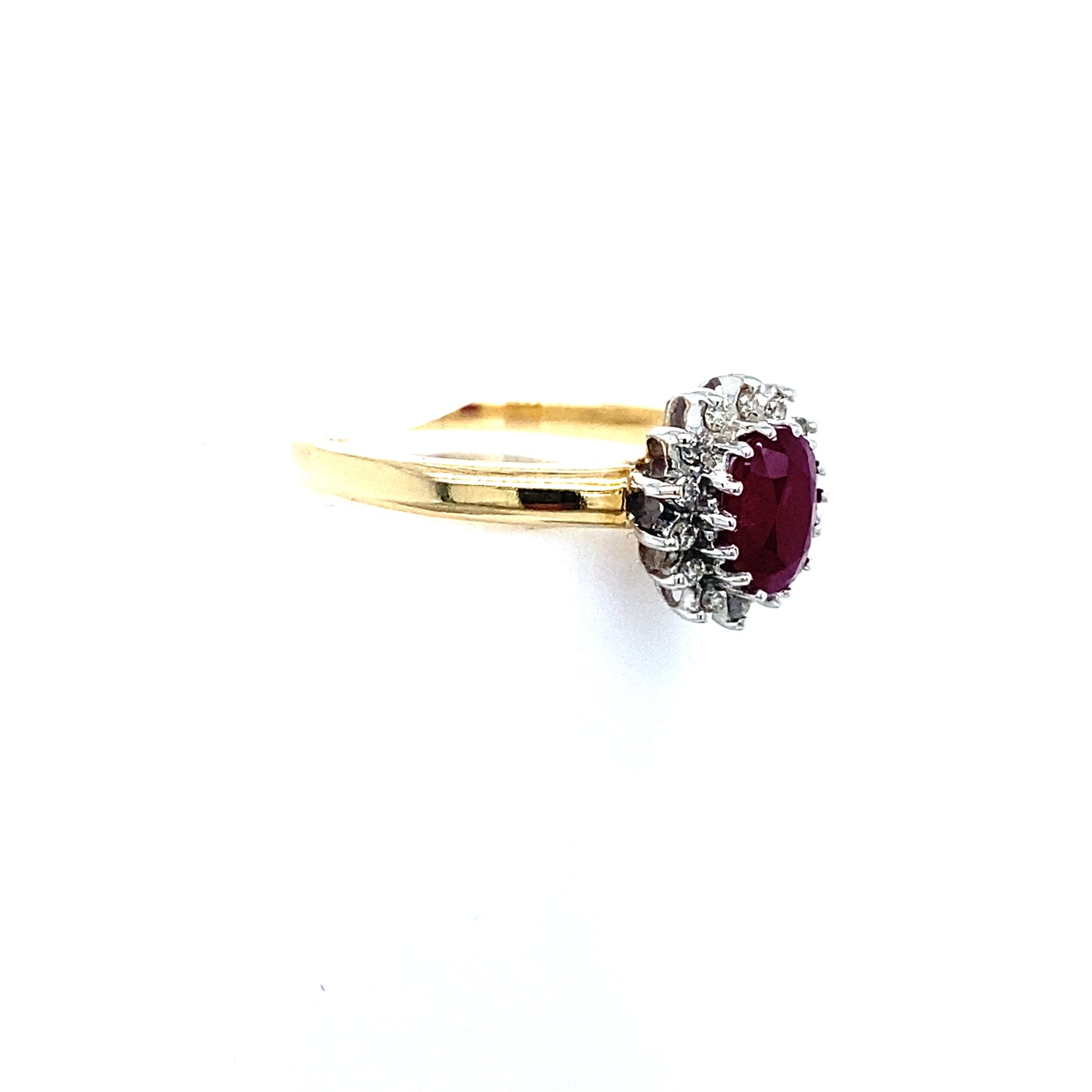 Ring aus Gelbgold mit Brillanten und Rubin